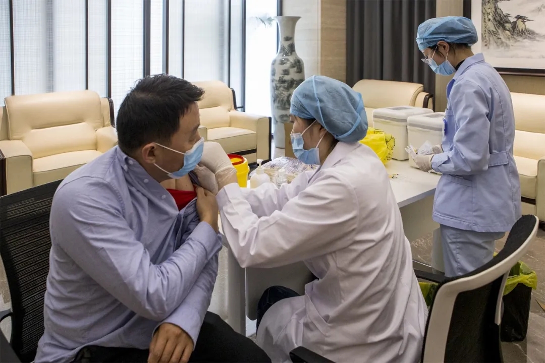 疫苗接種進(jìn)企業(yè)，貼心服務(wù)暖人心